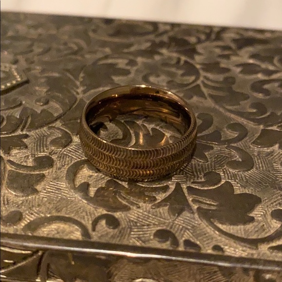 Silk fit Chevron Diamond Cut Ring - Picture 2 of 3